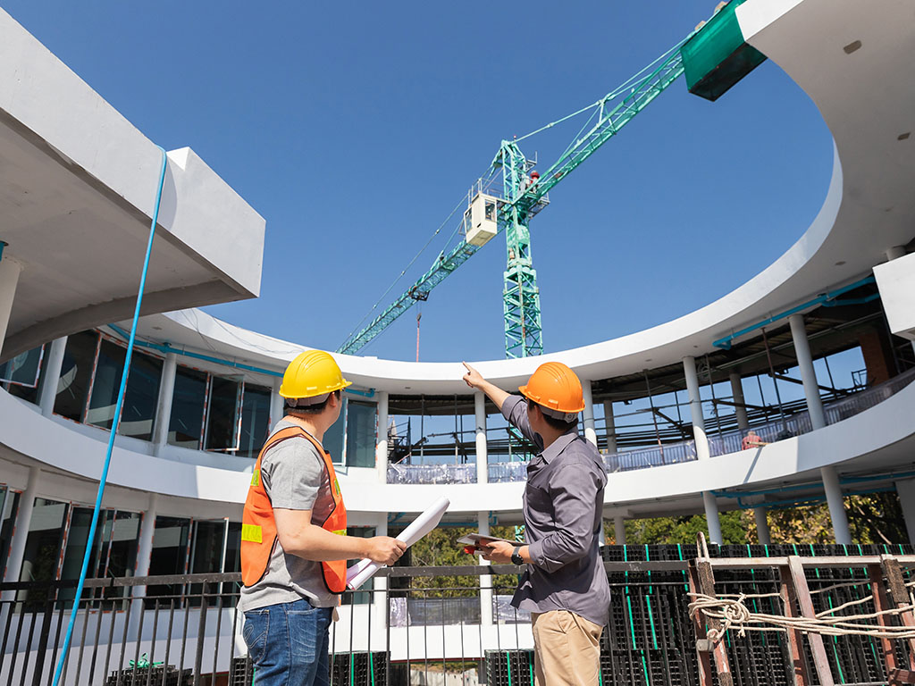 tructural engineer providing on-site consultation to a contractor in Ontario